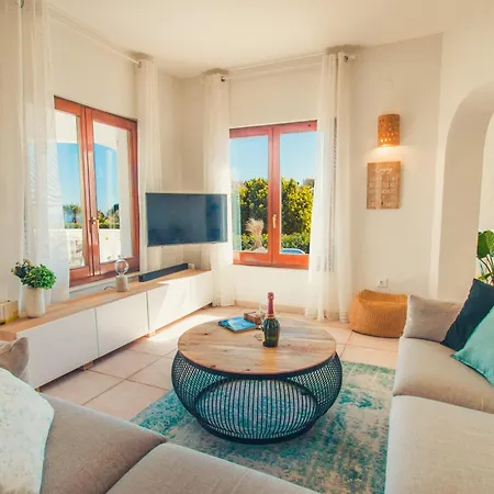 Abahana Sea Breeze Villa *